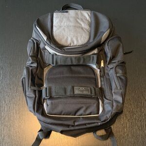 Oakley Black Men's Multi-Pocket Backpack